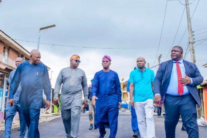 Tokunbo Abiru in blue outfit (middle)