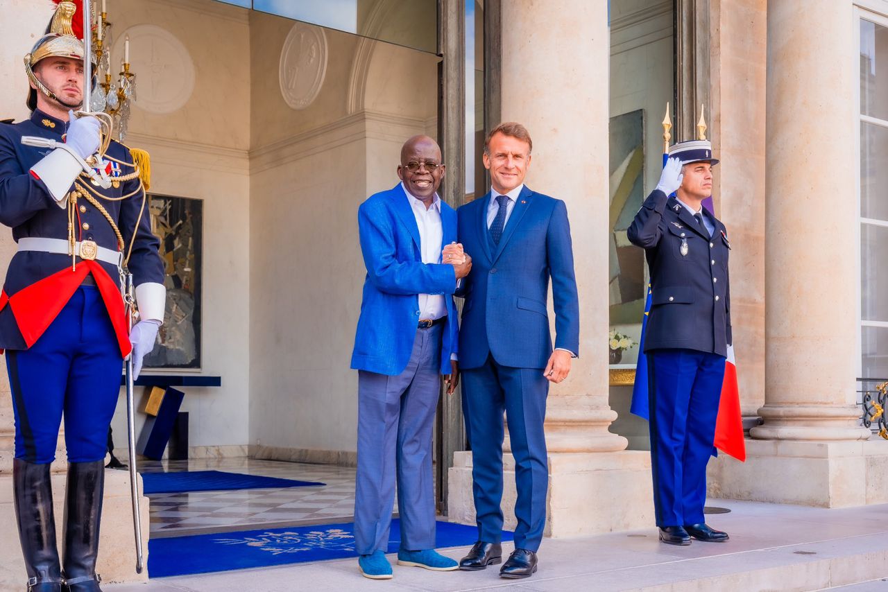 President Bola Tinubu has held a private working lunch with French President Emmanuel Macron at the Élysée Palace in Paris.