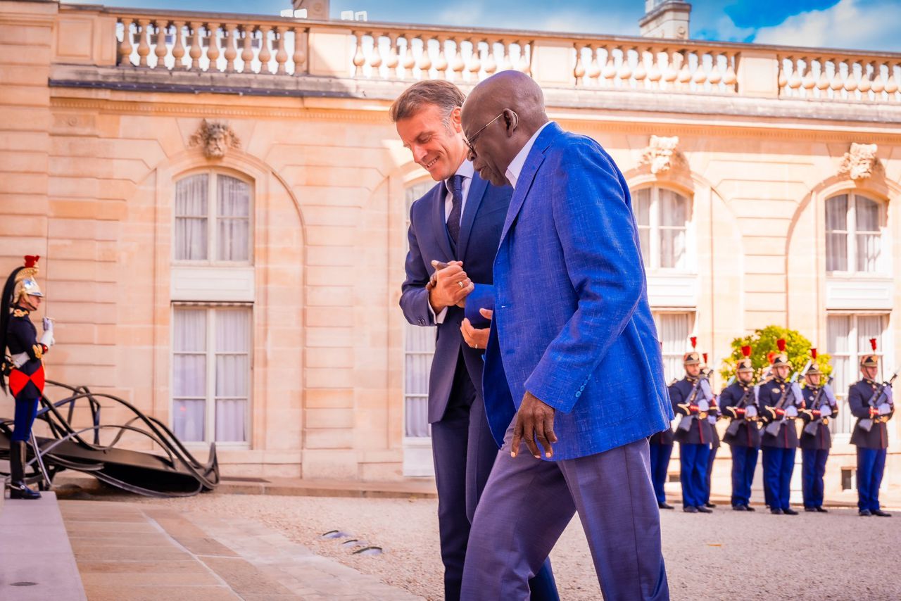 President Bola Tinubu has held a private working lunch with French President Emmanuel Macron at the Élysée Palace in Paris.