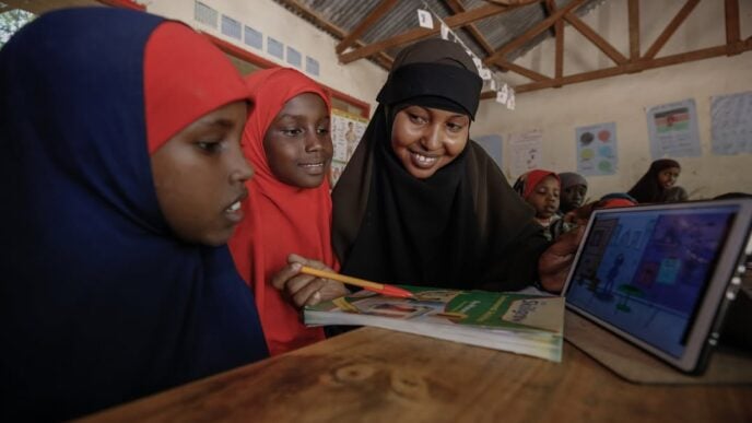 Girls learning in northern Nigeria | Save The Children