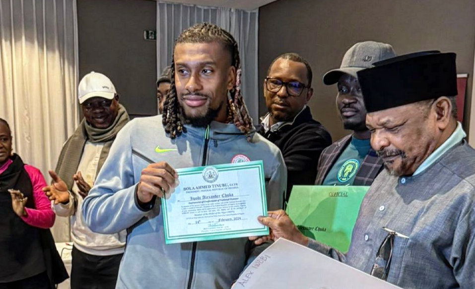 PHOTOS: FG fulfils promise, gives housing certificates to Eagles for 2023 AFCON performance